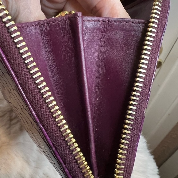 MIU MIU CROCK EMBOSSED PURPLE LEATHER WALLET - Picture 12 of 14